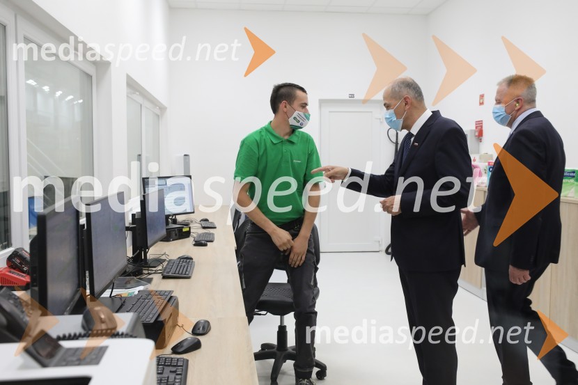  ... ;  Janez Janša, predsednik vlade RS;  Zdravko Počivalšek, minister za gospodarski razvoj in tehnologijoZagon nove linije, Paloma