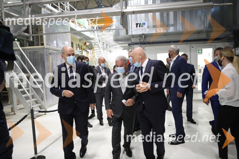  Janez Janša, predsednik vlade RS; mag. Andrej Vizjak, minister za okolje in prostor;  ... Zagon nove linije, Paloma