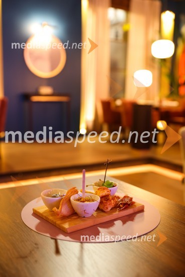 Ja, chef!, predpremiera nove slovenske serije