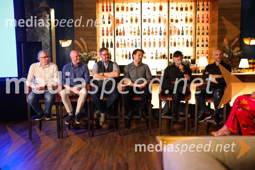  Marko  Naberšnik, režiser in scenarist;  Igor Gajič, montažer in scenarist;  Jurij  Zrnec, igralec;  Aleš Vovk - Raay, glasbenik, duo Maraaya;  Matjaž  Stražišar, producent ;  Branko Čakarmiš,  programski direktor, Pro PlusJa, chef!, predpremiera nove slovenske serije