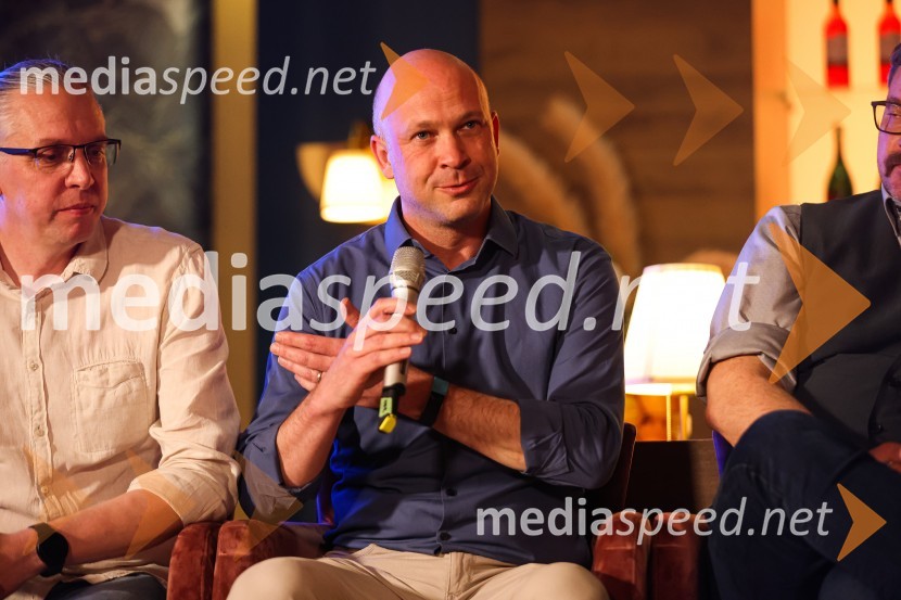  Marko  Naberšnik, režiser in scenarist;  Igor Gajič, montažer in scenaristJa, chef!, predpremiera nove slovenske serije