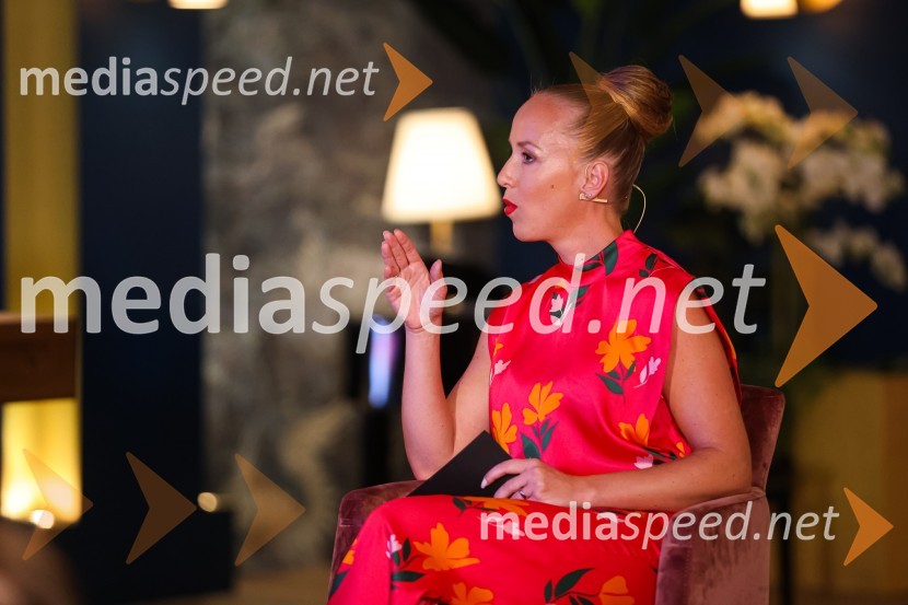  Ota Širca Roš, voditeljicaJa, chef!, predpremiera nove slovenske serije