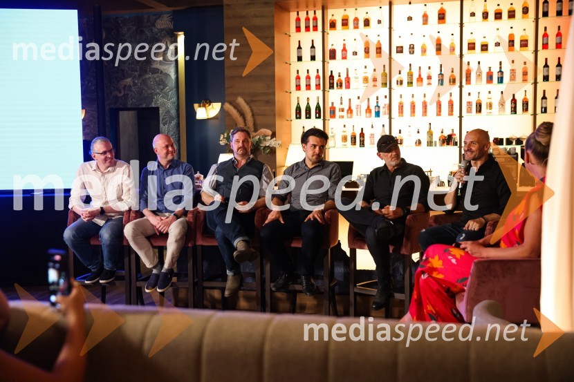 Ja, chef!, predpremiera nove slovenske serije