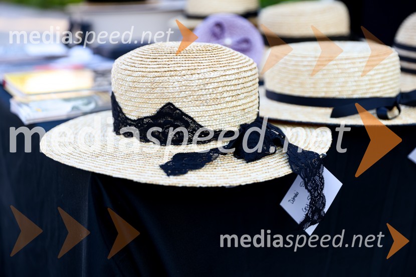 Slamnik, premiera komedije