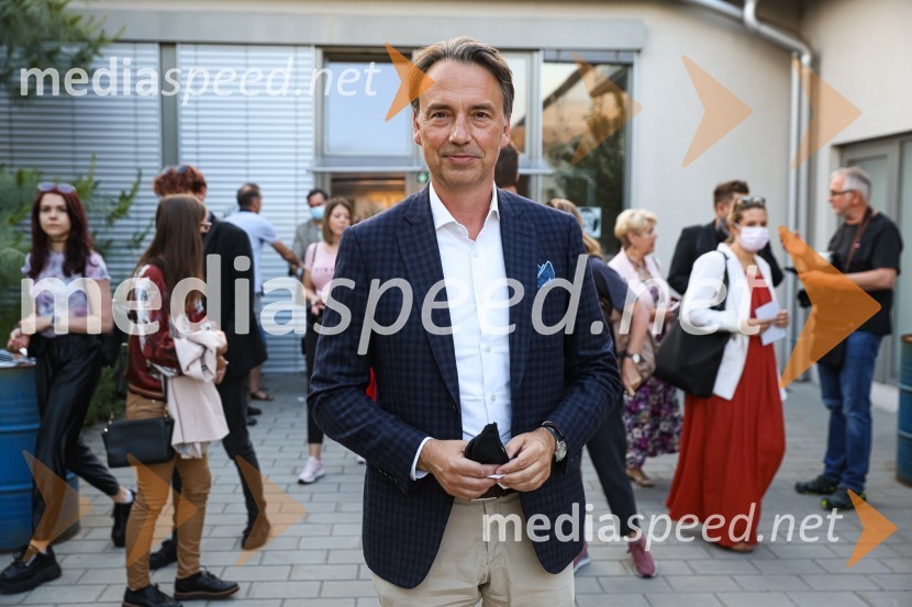 Slamnik, premiera komedije