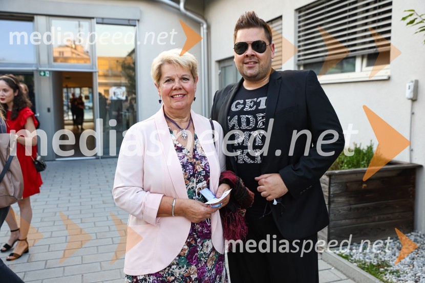  Irena  Butoln, germanistka;  Nejc Simšič, novinarSlamnik, premiera komedije