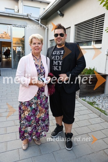  Irena  Butoln, germanistka;  Nejc Simšič, novinarSlamnik, premiera komedije