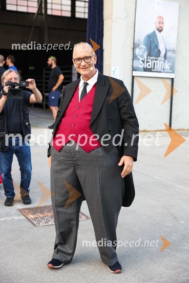 Slamnik, premiera komedije