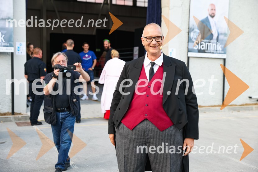 Slamnik, premiera komedije