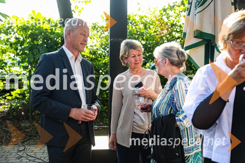 Andrej Rozman Roza in Alenka Sottler prejemnika Levstikove nagrade 2021, podelitev