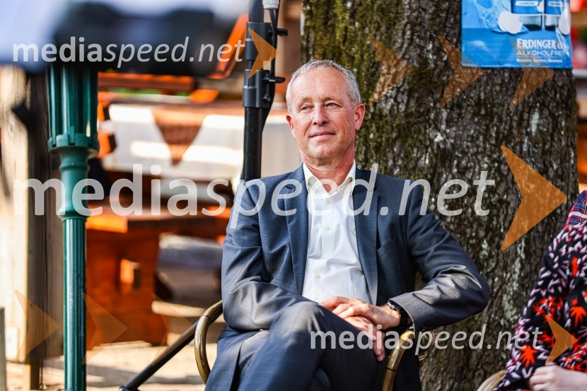 Andrej Rozman Roza in Alenka Sottler prejemnika Levstikove nagrade 2021, podelitev