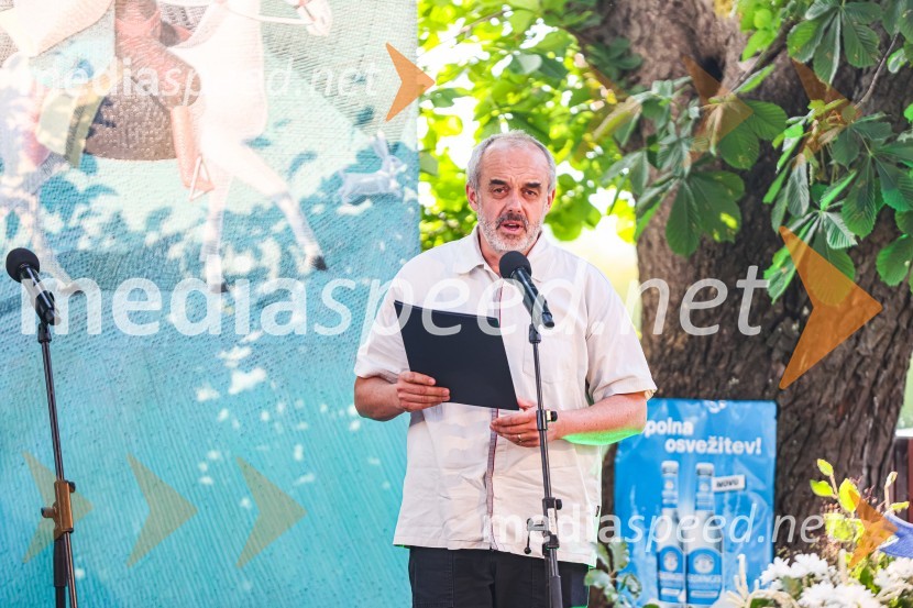 Andrej Rozman Roza in Alenka Sottler prejemnika Levstikove nagrade 2021, podelitev