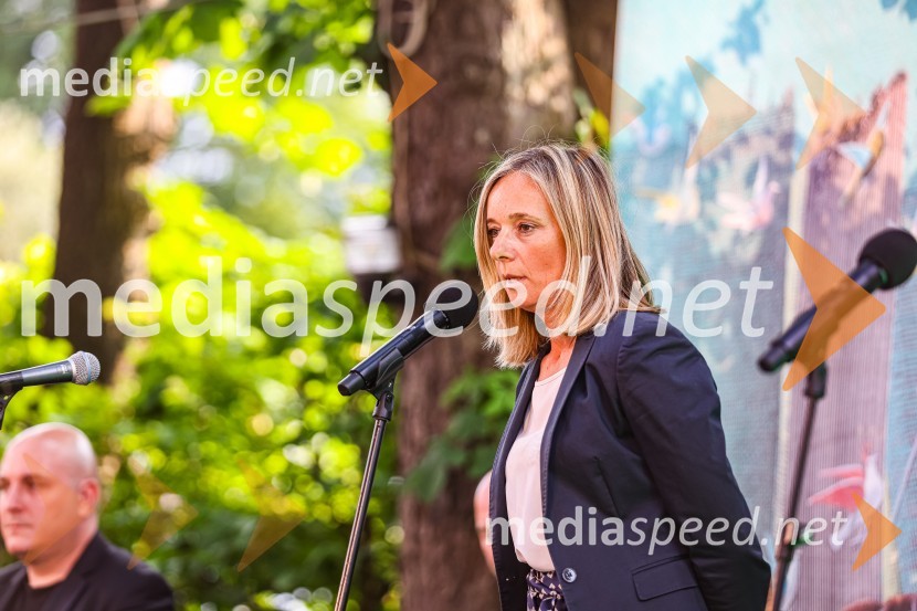 Andrej Rozman Roza in Alenka Sottler prejemnika Levstikove nagrade 2021, podelitev