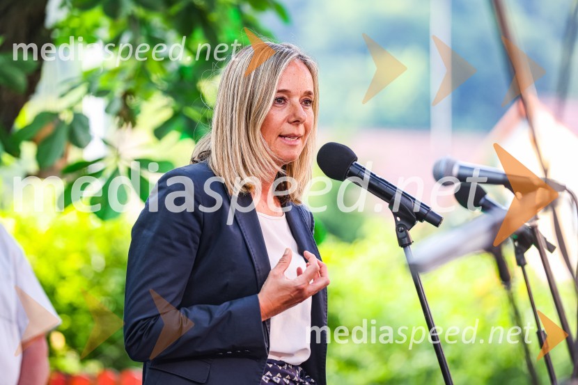 Andrej Rozman Roza in Alenka Sottler prejemnika Levstikove nagrade 2021, podelitev