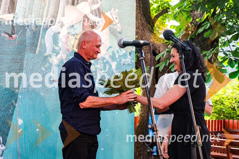 Andrej Rozman Roza in Alenka Sottler prejemnika Levstikove nagrade 2021, podelitev