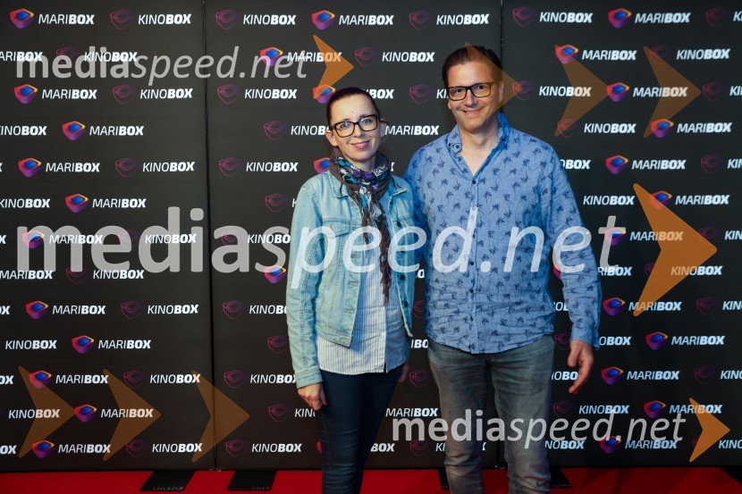  Ksenija Arzenšek, namestnica direktorja MARIBOX;  Stipe Jerić, direktor MariboxHitri in drzni 9, predpremiera v kinu Maribox