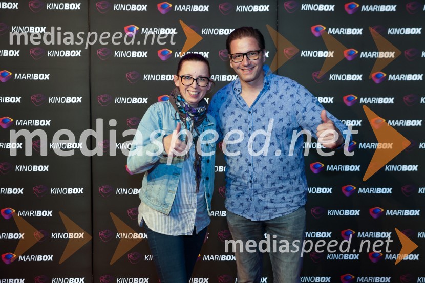  Ksenija Arzenšek, namestnica direktorja MARIBOX;  Stipe Jerić, direktor MariboxHitri in drzni 9, predpremiera v kinu Maribox
