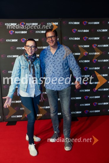  Ksenija Arzenšek, namestnica direktorja MARIBOX;  Stipe Jerić, direktor MariboxHitri in drzni 9, predpremiera v kinu Maribox