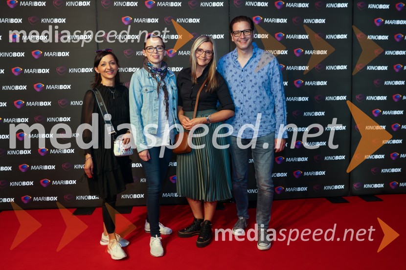  Jagoda Đorđević, Pepermint PR;  Ksenija Arzenšek, namestnica direktorja MARIBOX;  Duška  Žolger, Pepermint PR;  Stipe Jerić, direktor MariboxHitri in drzni 9, predpremiera v kinu Maribox