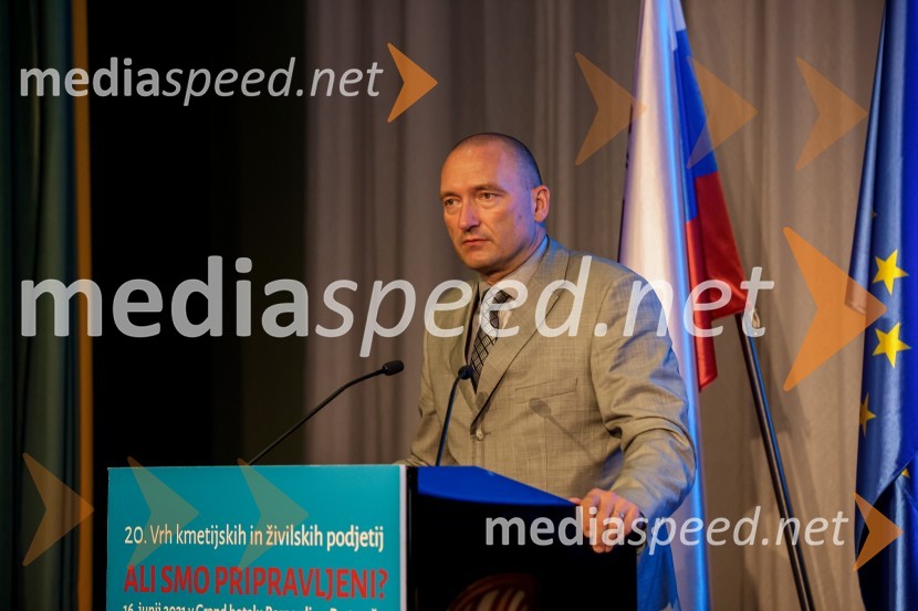 dr. Jože Podgoršek, agrarni ekonom in politik, minister za kmetijstvo, gozdarstvo in prehrano20. Vrh Kmetijskih in živilskih podjetij Slovenije