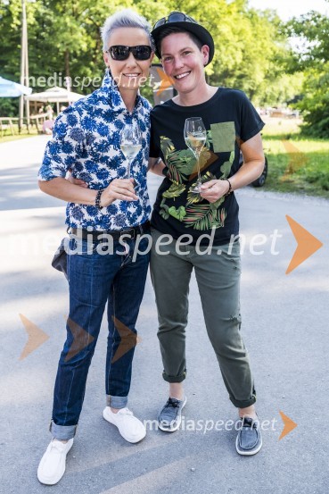  Tatjana Mihelj, pevka;  Maja WagnerLady piknik pod klobuki 2021