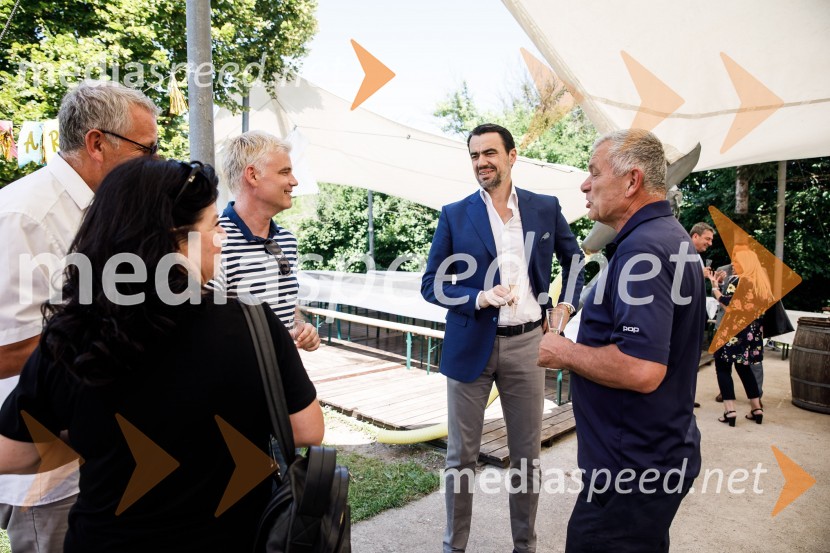  ... ;  ... ;  Damjanić NikolaNinamedia, 30 let raziskovalne agencije