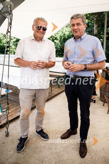 Ninamedia, 30 let raziskovalne agencije