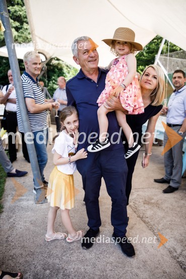 Ninamedia, 30 let raziskovalne agencije