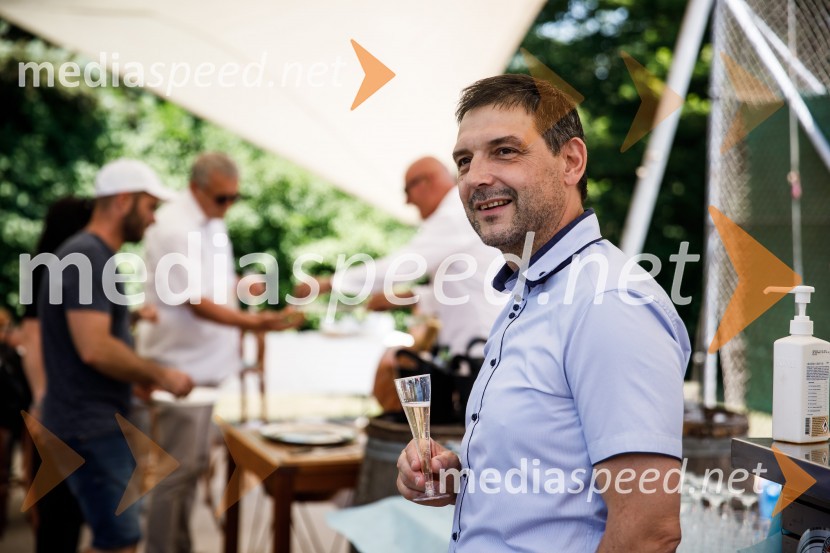 Ninamedia, 30 let raziskovalne agencije