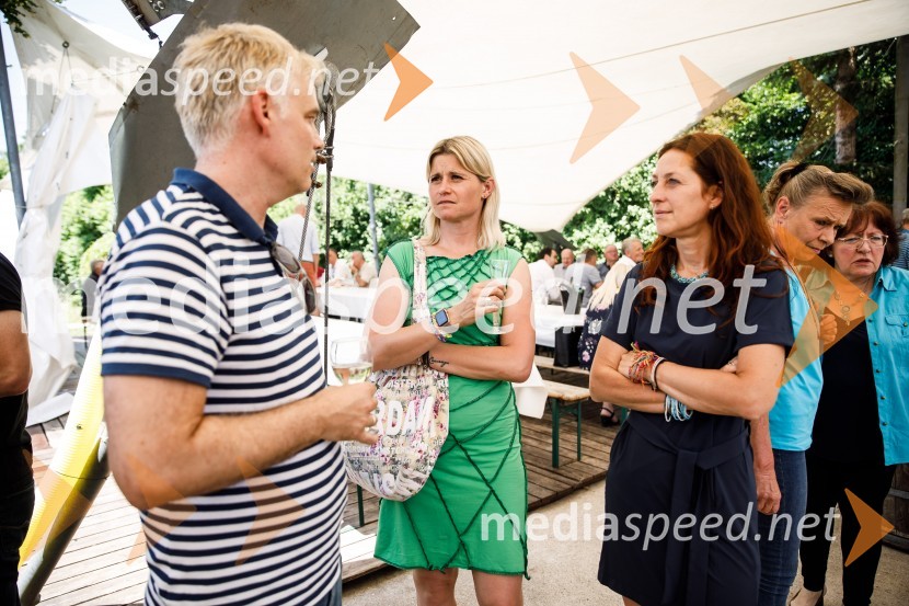 Ninamedia, 30 let raziskovalne agencije