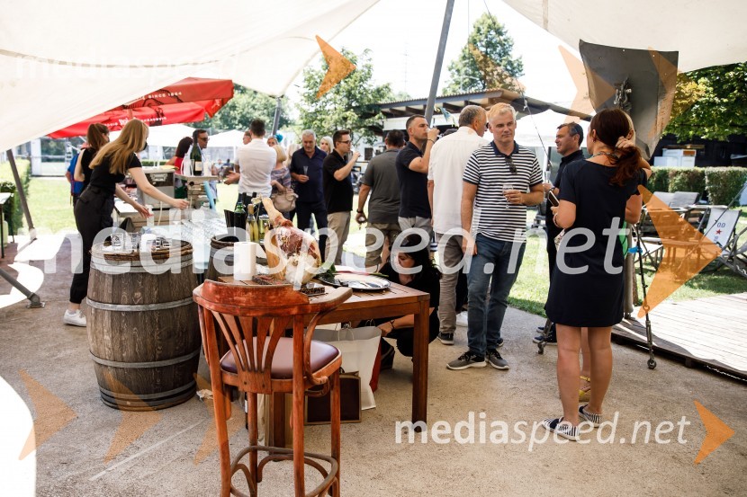 Ninamedia, 30 let raziskovalne agencije