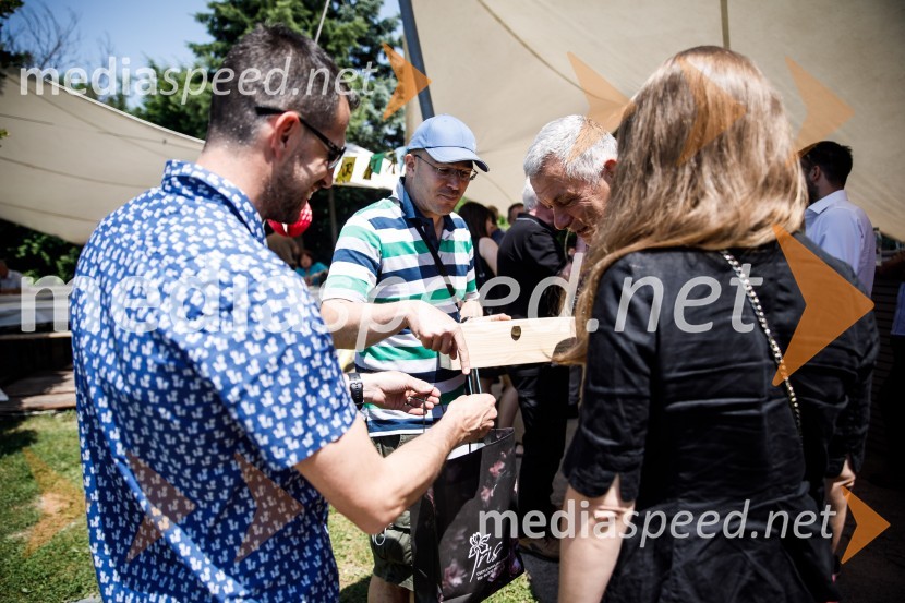 Ninamedia, 30 let raziskovalne agencije