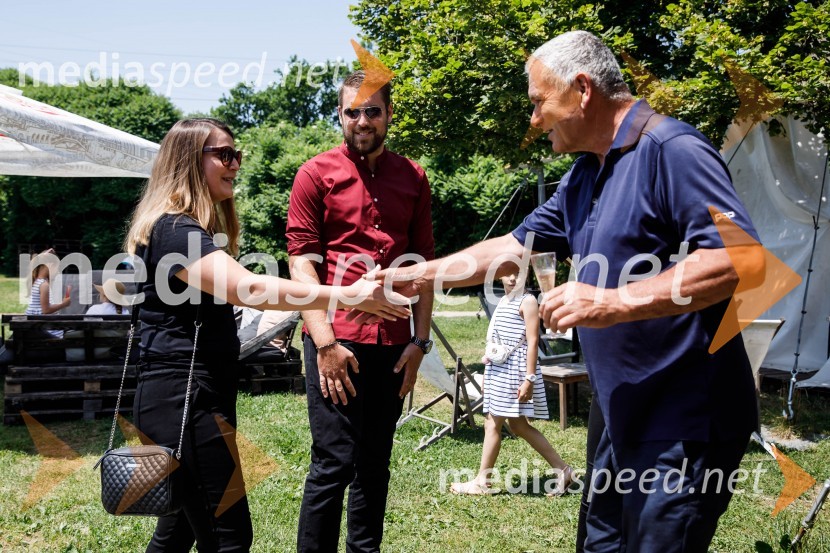  ... ;  Damjanić NikolaNinamedia, 30 let raziskovalne agencije