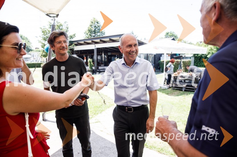 Ninamedia, 30 let raziskovalne agencije