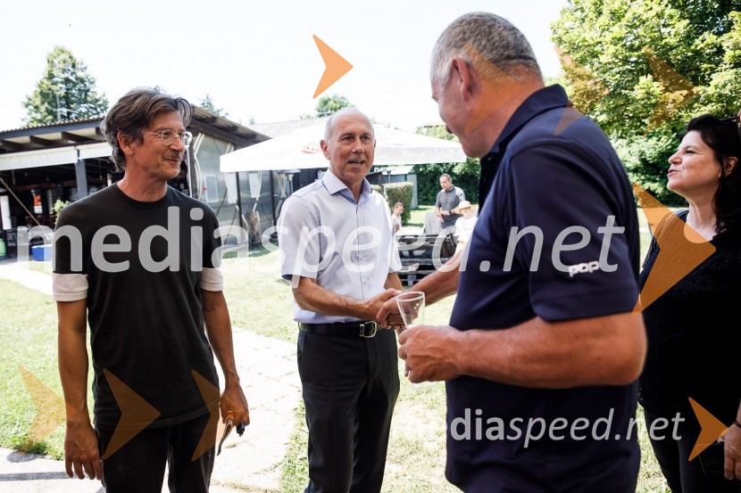 Ninamedia, 30 let raziskovalne agencije