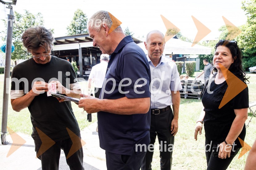 Ninamedia, 30 let raziskovalne agencije