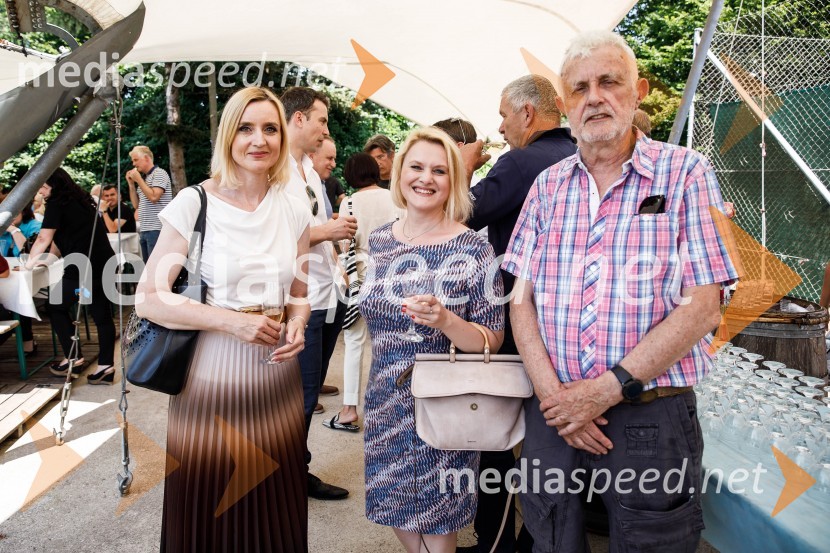  Mojca  Šetinc Pašek, novinarka, voditeljica in urednica;  ... ;  ... Ninamedia, 30 let raziskovalne agencije