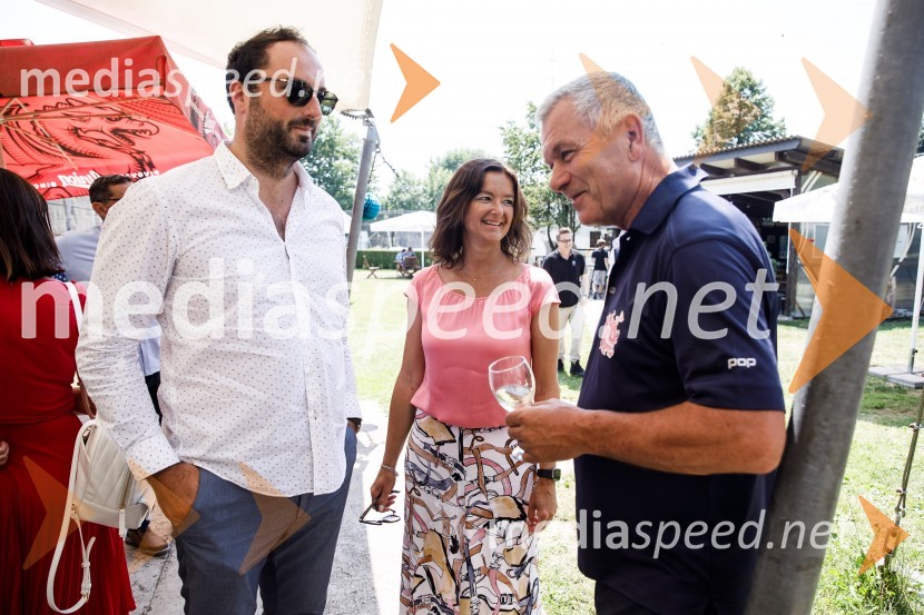  ... ;  ... ;  Damjanić NikolaNinamedia, 30 let raziskovalne agencije