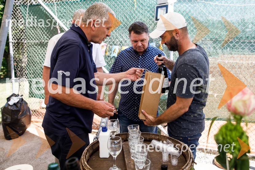  Damjanić Nikola;  ... Ninamedia, 30 let raziskovalne agencije