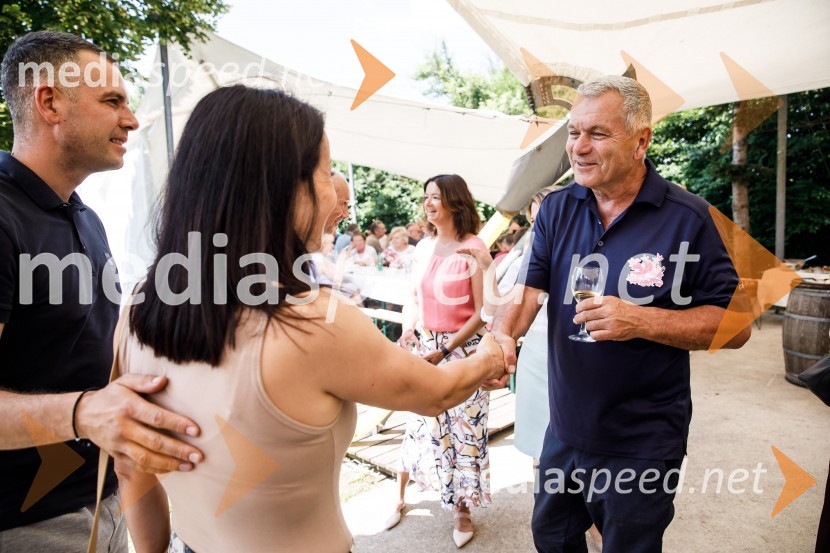  ... ;  Damjanić NikolaNinamedia, 30 let raziskovalne agencije