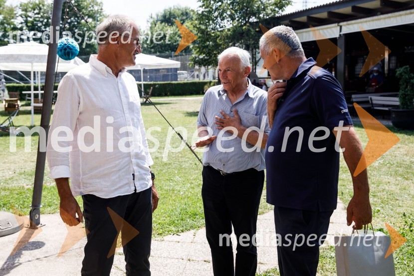 Ninamedia, 30 let raziskovalne agencije