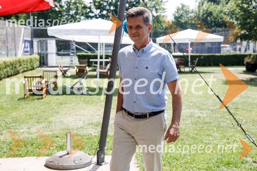 Ninamedia, 30 let raziskovalne agencije