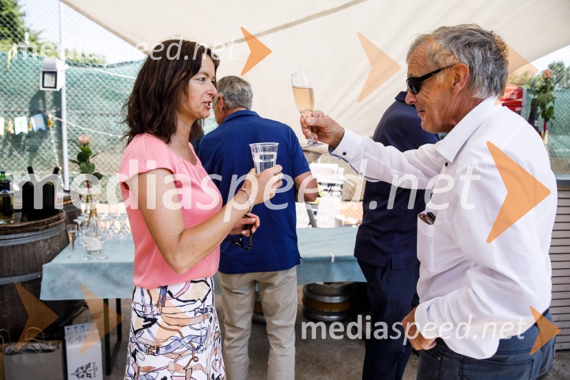 Ninamedia, 30 let raziskovalne agencije