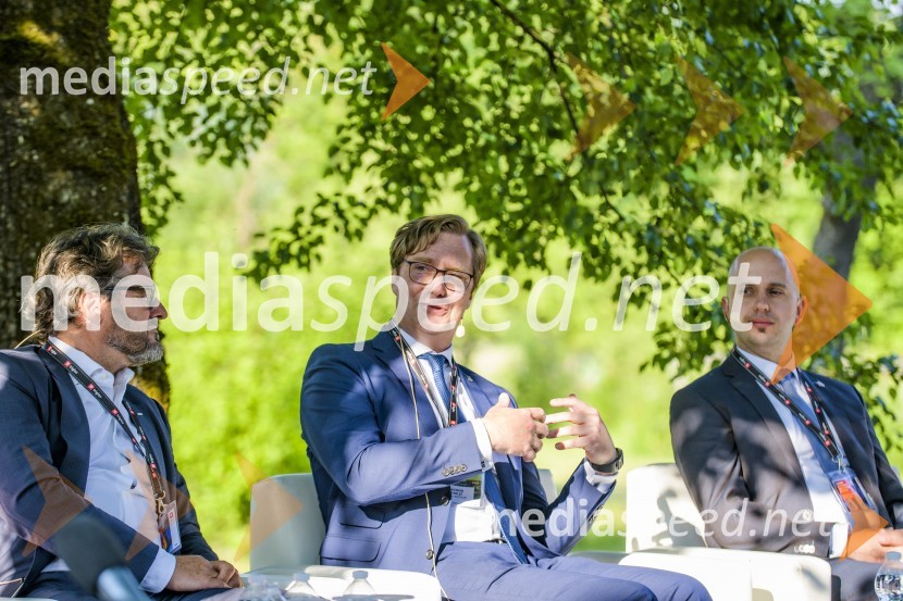  ... ; dr. Vladimir Prebilič, obramboslovec, župan občine Kočevje;  ... Kočevsko Ribniški forum 2021