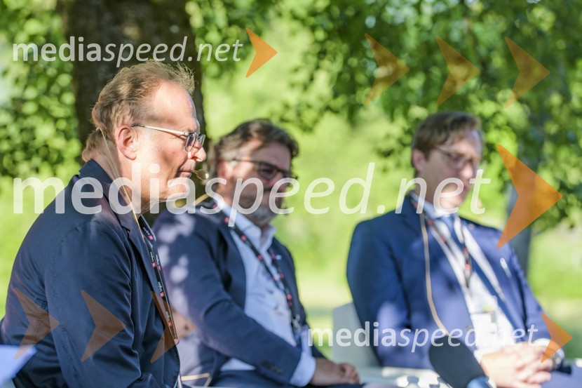  Janez  Škrabec, direktor Riko d.o.o., predsednik Slovensko-ruskega poslovnega sveta, častni konzul Belorusije;  ... ; dr. Vladimir Prebilič, obramboslovec, župan občine KočevjeKočevsko Ribniški forum 2021