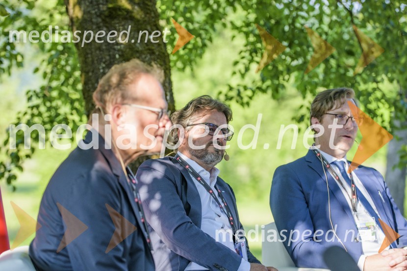  Janez  Škrabec, direktor Riko d.o.o., predsednik Slovensko-ruskega poslovnega sveta, častni konzul Belorusije;  Hubert Kosler, direktor Yaskawa Ristro d.o.o.;  ... Kočevsko Ribniški forum 2021