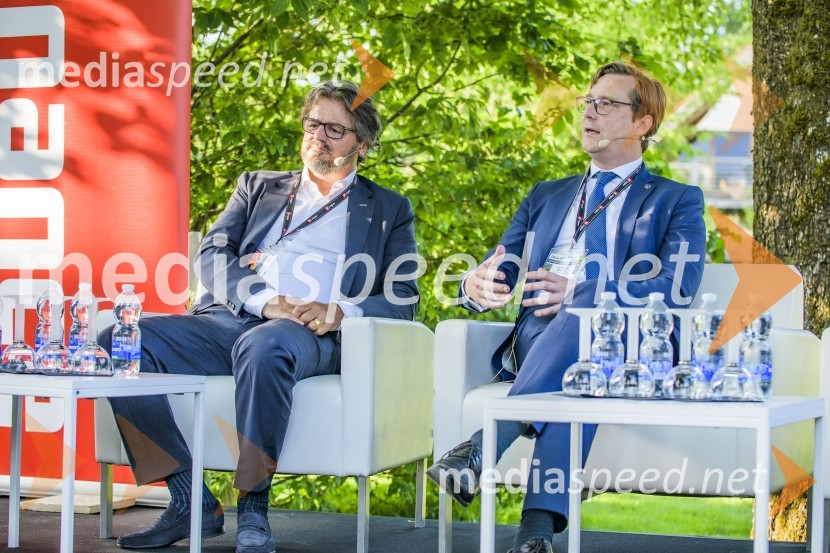  Hubert Kosler, direktor Yaskawa Ristro d.o.o.; dr. Vladimir Prebilič, obramboslovec, župan občine KočevjeKočevsko Ribniški forum 2021