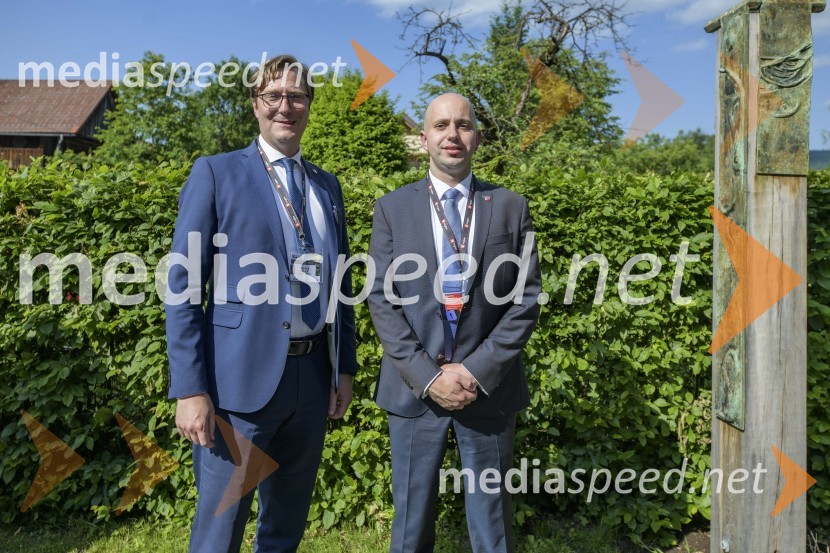 dr. Vladimir Prebilič, obramboslovec, župan občine Kočevje;  Samo Pogorelc, župan občine RibnicaKočevsko Ribniški forum 2021