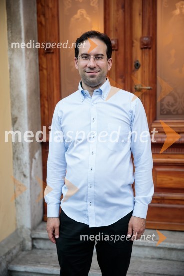  Simon Krečič, dirigent in pianistOperna noč v Ljubljani