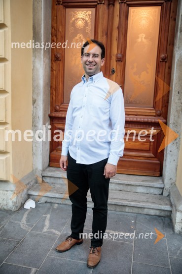  Simon Krečič, dirigent in pianistOperna noč v Ljubljani